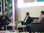 Memperkenalkan industri hulu migas kepada mahasiswa/i serta civitas akademika, bertempat di Aula Fakultas Ekonomi Universitas Sriwijaya, SKK Migas - KKKS Wilayah Sumatera Selatan laksanakan Kuliah Umum Akbar dengan melibatkan hampir 700 peserta dari 4 Perguruan Tinggi Negeri dan Swasta di Sumatera Selatan, Rabu (26/08). Memperkenalkan industri hulu migas kepada mahasiswa/i serta civitas akademika, bertempat di Aula Fakultas Ekonomi Universitas Sriwijaya, SKK Migas - KKKS Wilayah Sumatera Selatan laksanakan Kuliah Umum Akbar dengan melibatkan hampir 700 peserta dari 4 Perguruan Tinggi Negeri dan Swasta di Sumatera Selatan, Rabu (26/08).