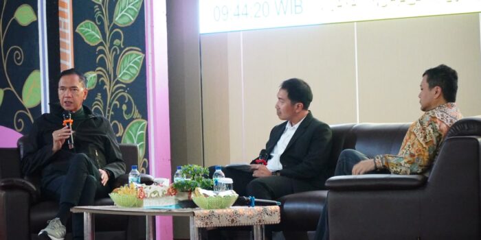 Memperkenalkan industri hulu migas kepada mahasiswa/i serta civitas akademika, bertempat di Aula Fakultas Ekonomi Universitas Sriwijaya, SKK Migas - KKKS Wilayah Sumatera Selatan laksanakan Kuliah Umum Akbar dengan melibatkan hampir 700 peserta dari 4 Perguruan Tinggi Negeri dan Swasta di Sumatera Selatan, Rabu (26/08). Memperkenalkan industri hulu migas kepada mahasiswa/i serta civitas akademika, bertempat di Aula Fakultas Ekonomi Universitas Sriwijaya, SKK Migas - KKKS Wilayah Sumatera Selatan laksanakan Kuliah Umum Akbar dengan melibatkan hampir 700 peserta dari 4 Perguruan Tinggi Negeri dan Swasta di Sumatera Selatan, Rabu (26/08).